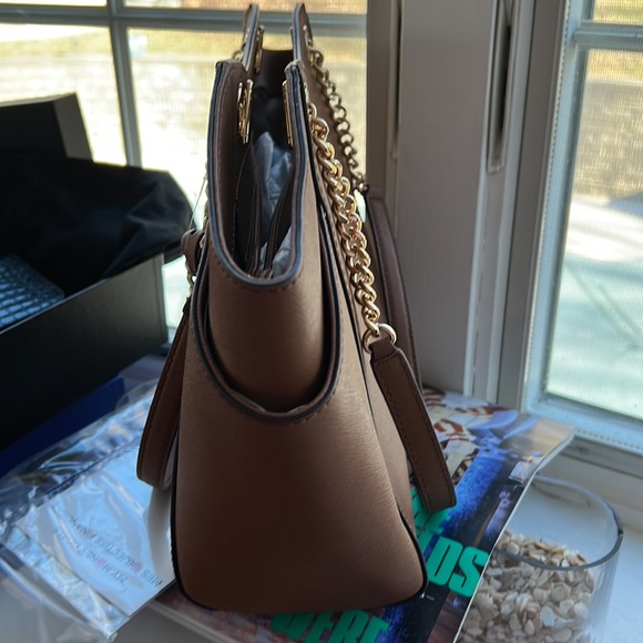 Michael Kors Jet Set Chain Tote - Picture 5 of 9